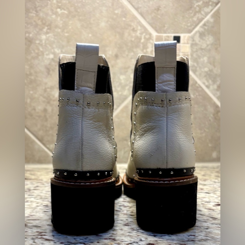 Dolce Vita Boots Womens 5.5 Huey Studded Pull On Bootie White Leather block heel - Picture 6 of 9